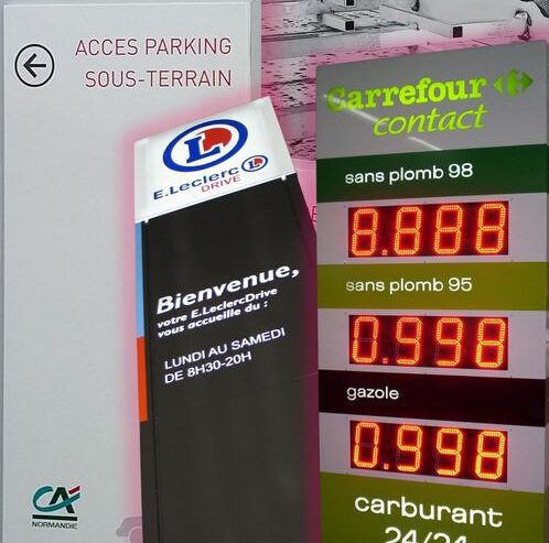 Léon l'enseigniste : totem carburant stations pour carrefour