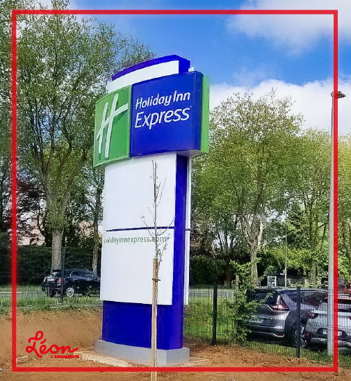 totem directionnel : Holiday Inn Express