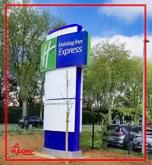 totem-directionnel-holiday-inn-express